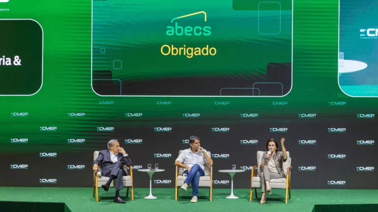 Painel de evento da Abecs discute split payment