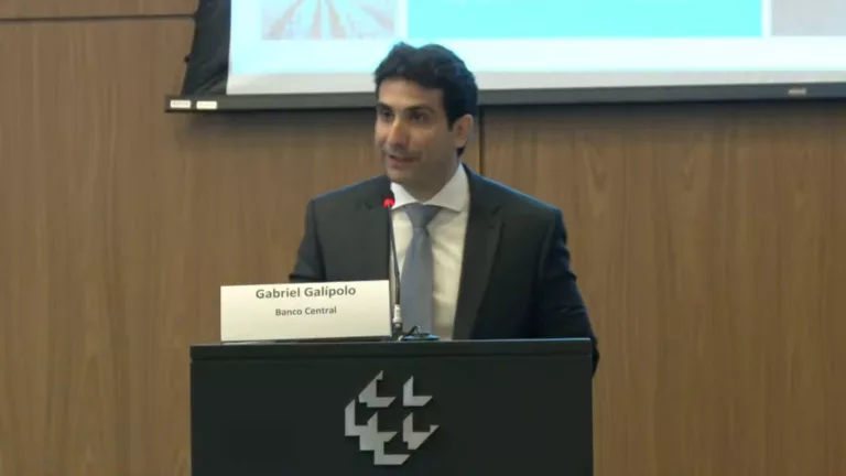 Gabriel Galípolo, presidente do BC, durante abertura do Lift Day 2025 | Imagem: print de tela
